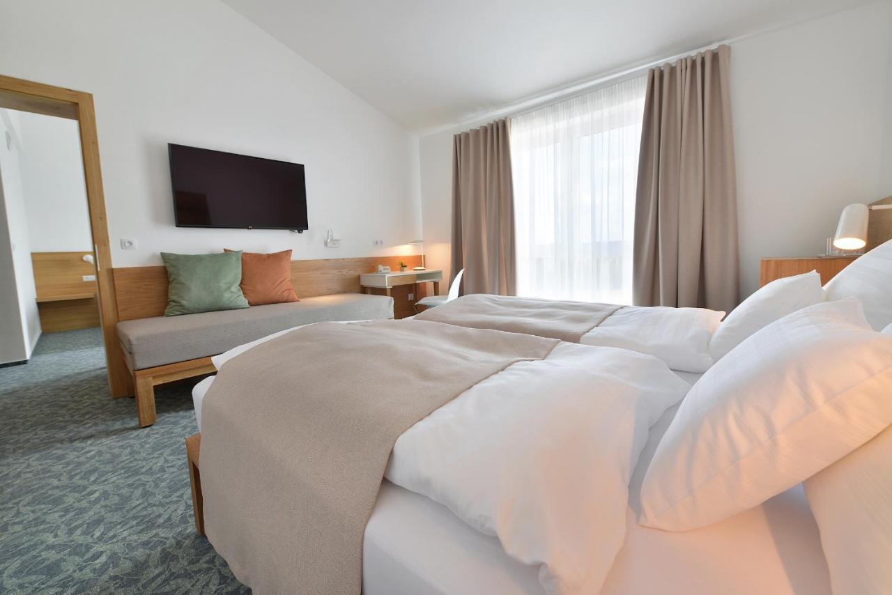 Wellness Hotel Happy Star Hnanice (Znojmo) Exterior foto