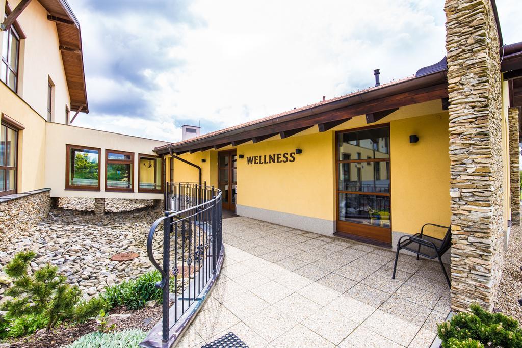 Wellness Hotel Happy Star Hnanice (Znojmo) Exterior foto