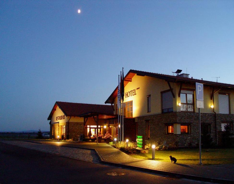 Wellness Hotel Happy Star Hnanice (Znojmo) Exterior foto